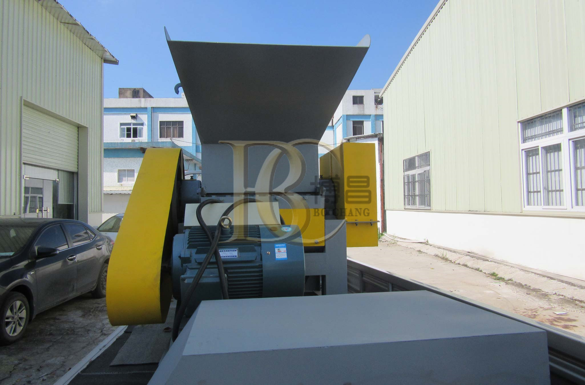 注塑加工廠用什么破碎機(jī)設(shè)備好，投資成本多少